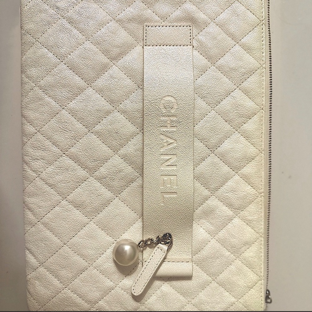 CHANEL extremely rare iridescent white caviar o case clutch bag large 13x9 wrist